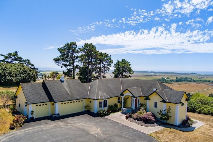 Property Photo:  915 Vista Drive  CA 95519 