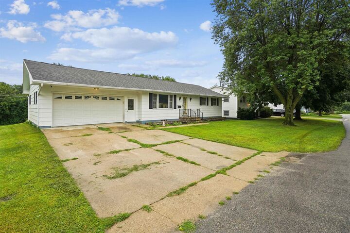 Property Photo: 519 5th Ave NE IA 50662