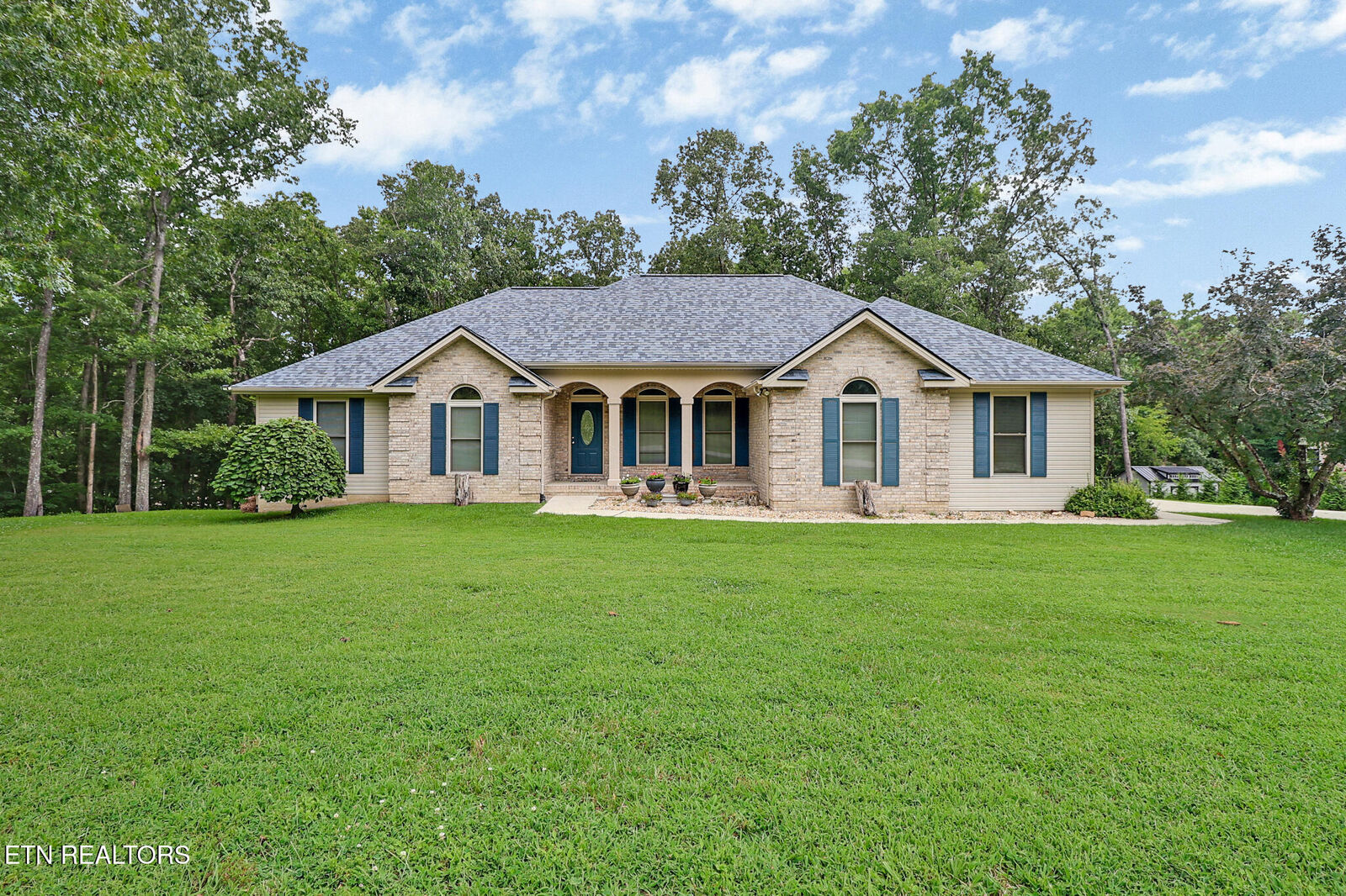 Property Photo: 564 Cumberland View Drive TN 38571