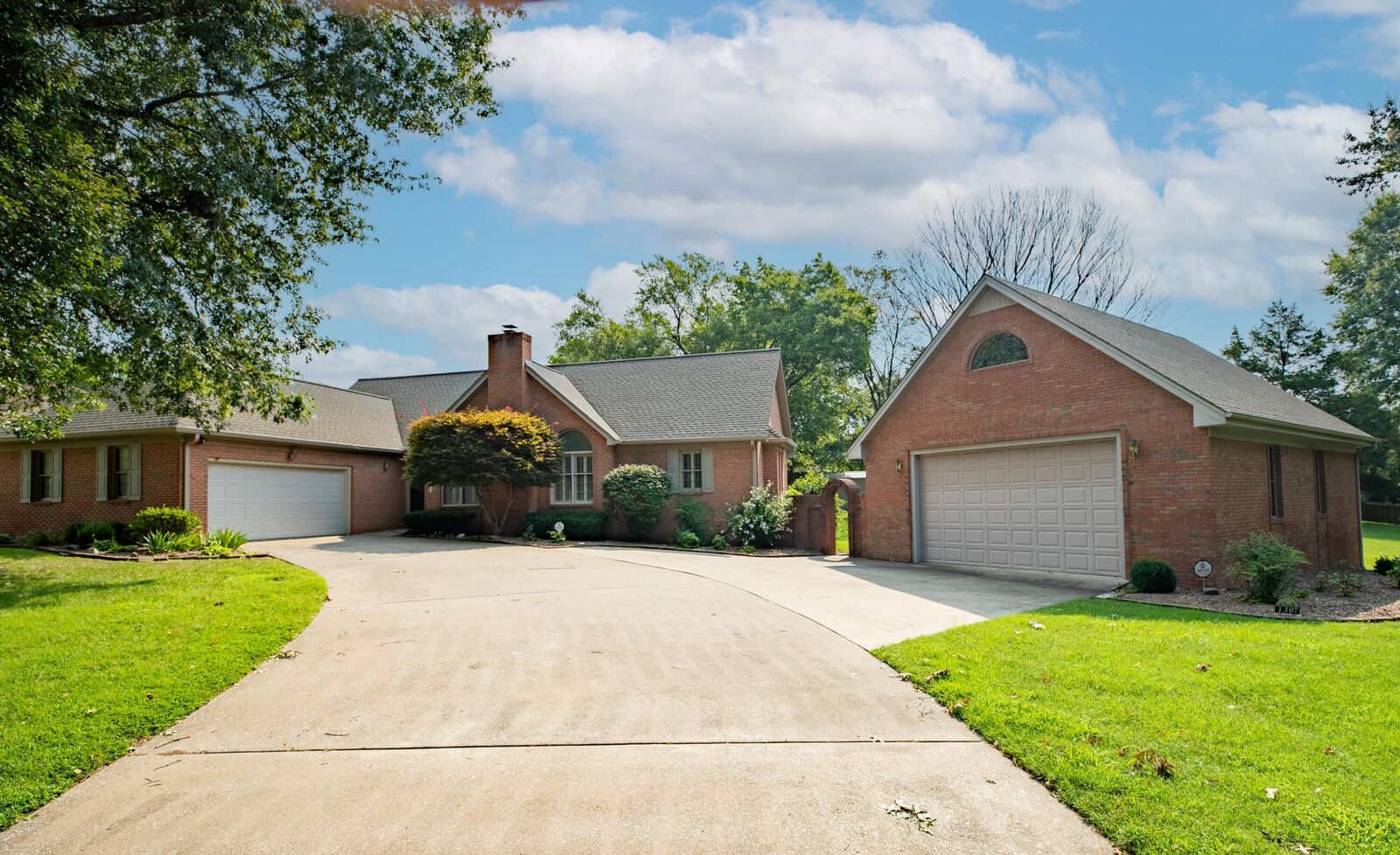 Property Photo: 1307 Fleetwood Drive KY 42071