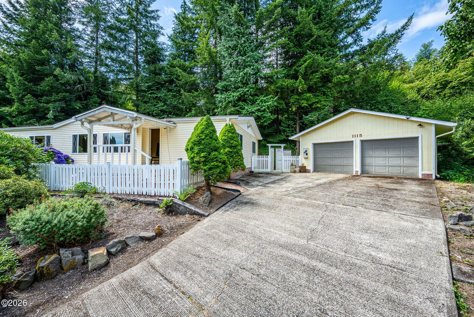 Property Photo: 1115 NE Canyon Drive OR 97391