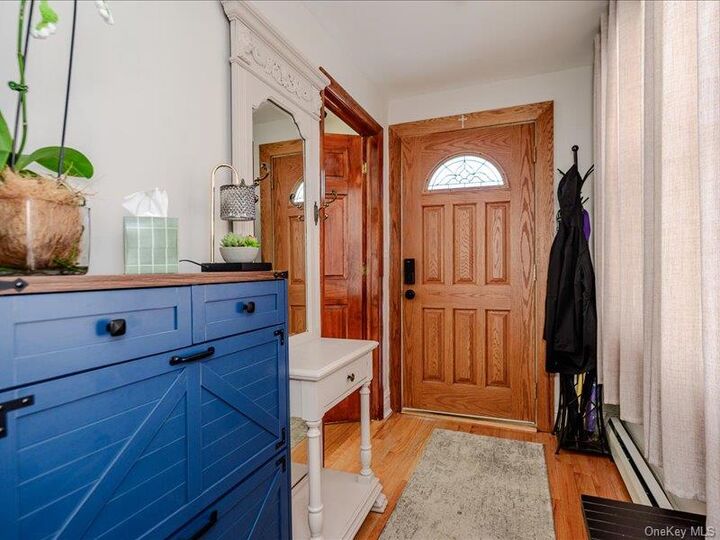 Property Photo:  721 Edison Avenue  NY 10465 