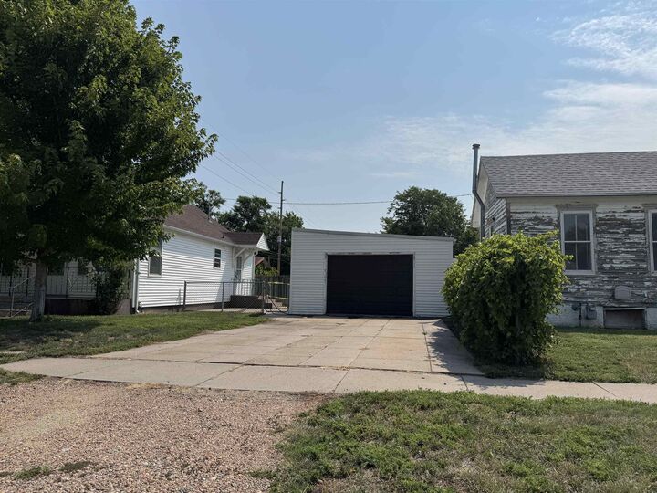 Property Photo: 1115 N Bailey 303 East 11th St NE 69101-8435