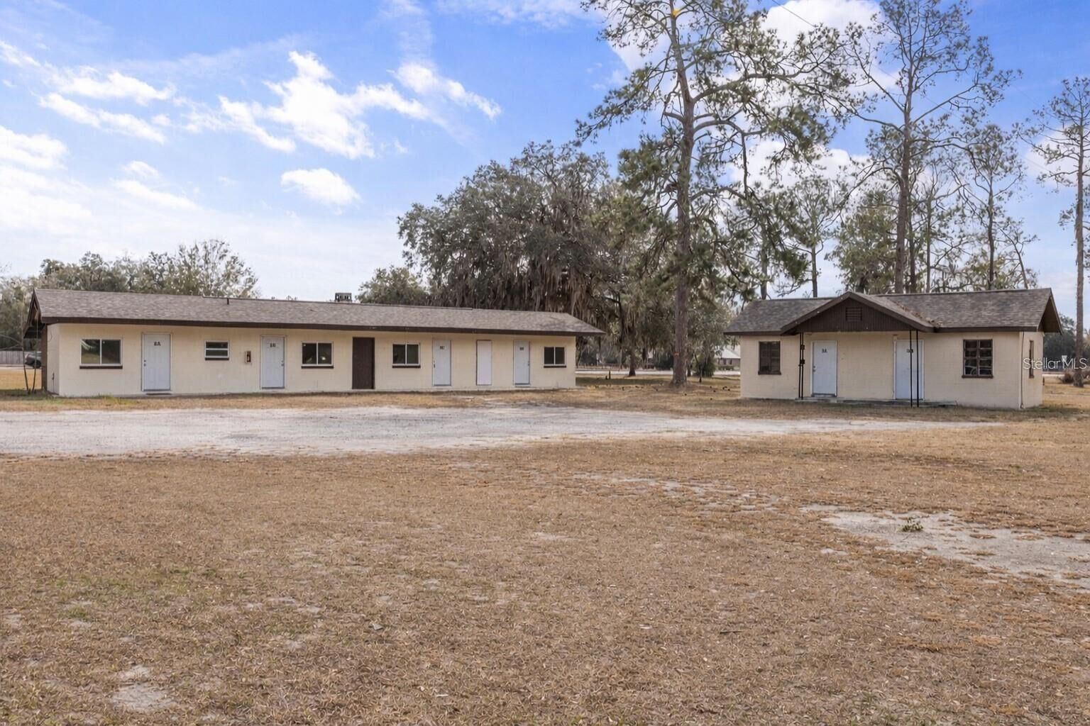 Property Photo: 8010 SE US Highway 301 2A FL 32640
