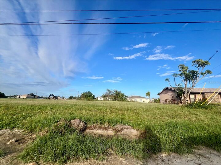 Property Photo:  1424 NE 9th Avenue  FL 33909 