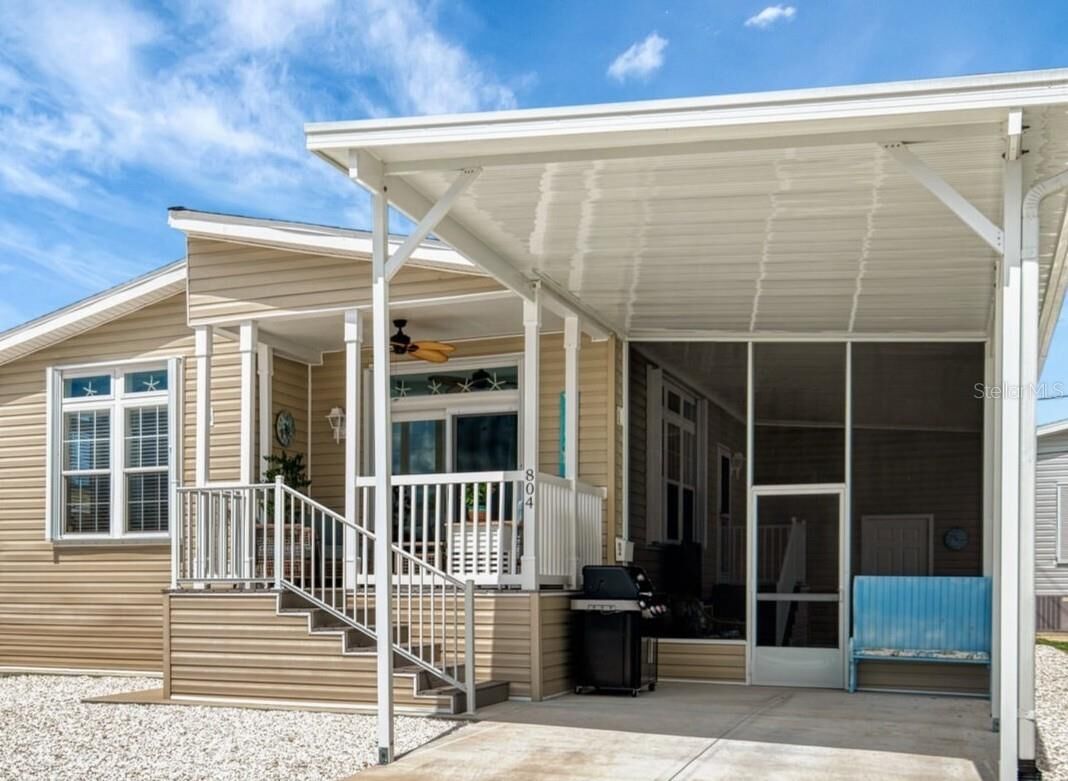 Property Photo: 804 Turf FL 34285