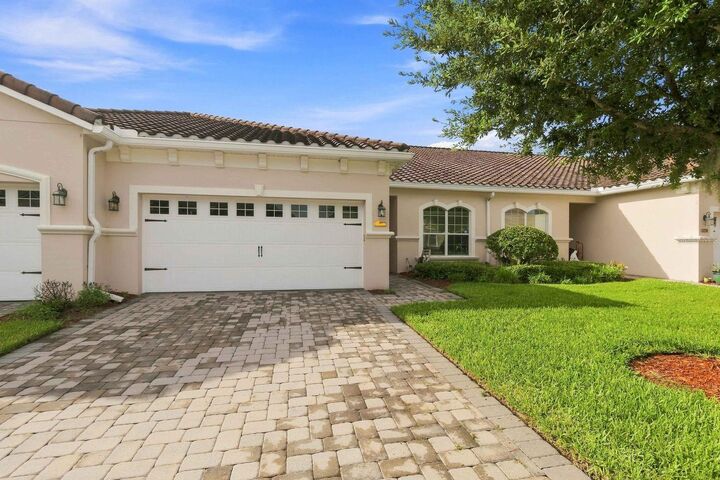 Property Photo: 2260 Painter Lane FL 34741