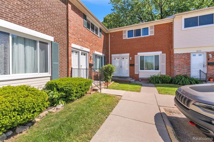 Property Photo: 8126 Farnum Avenue MI 48093