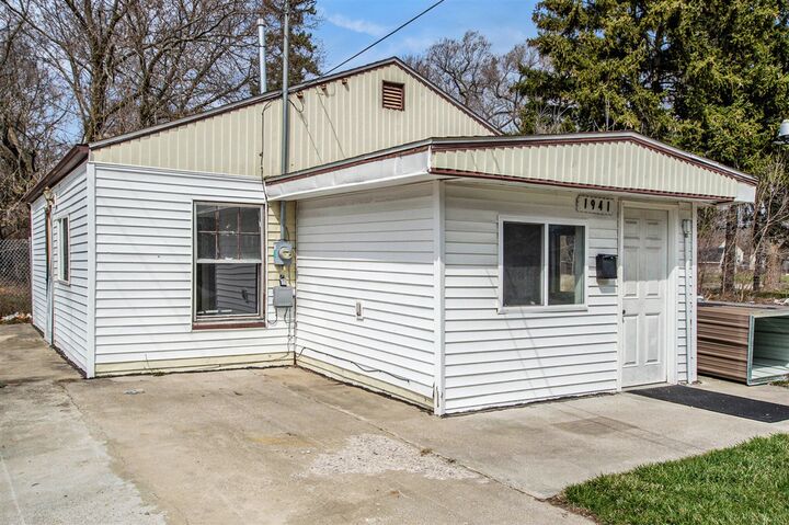Property Photo: 1941 Walcott Street MI 48601