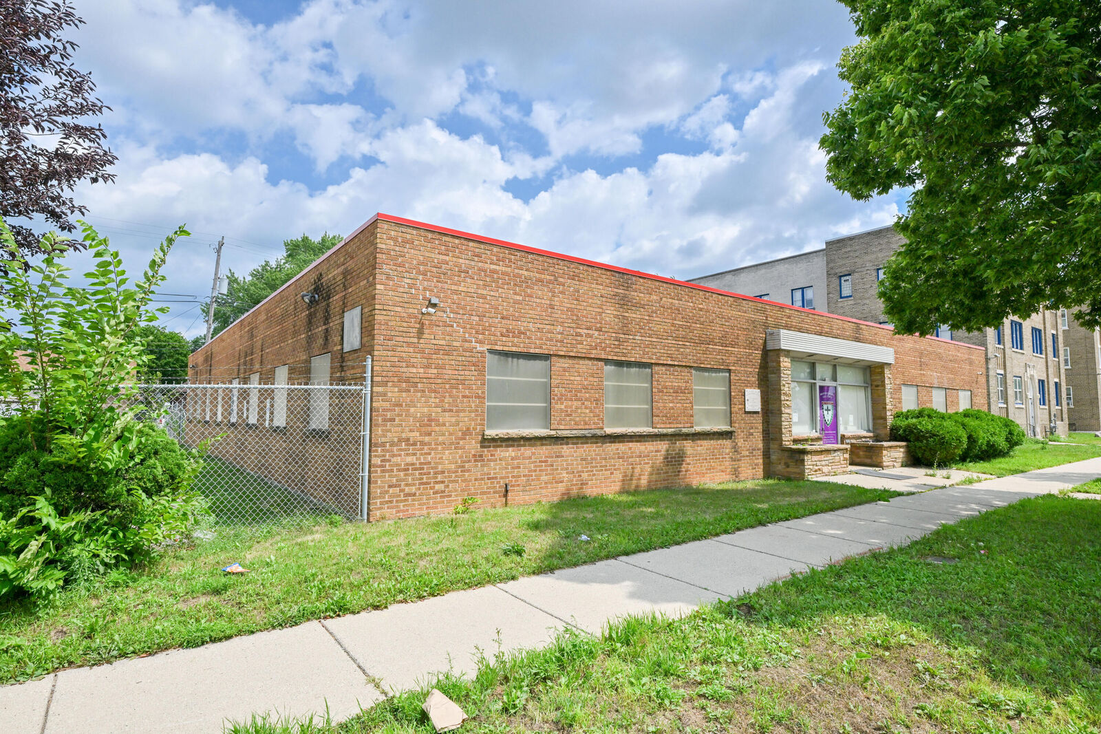 Property Photo: 4260 N Teutonia Ave WI 53209
