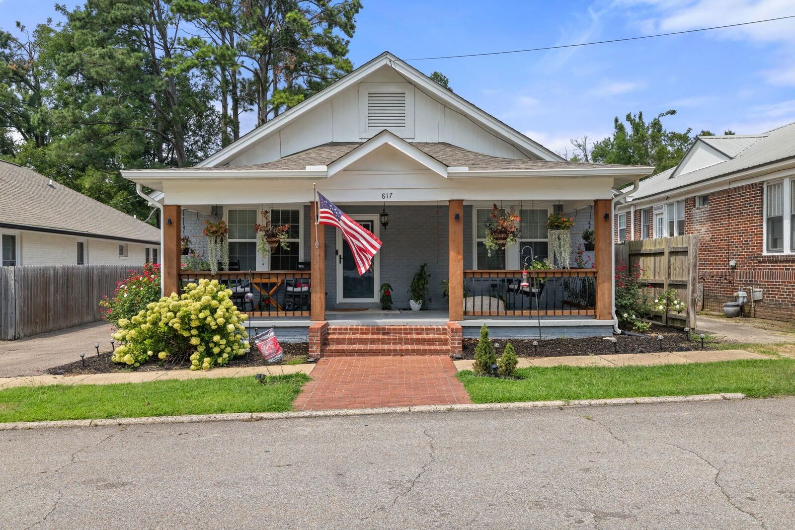 Property Photo:  817 Main St  MS 38834 