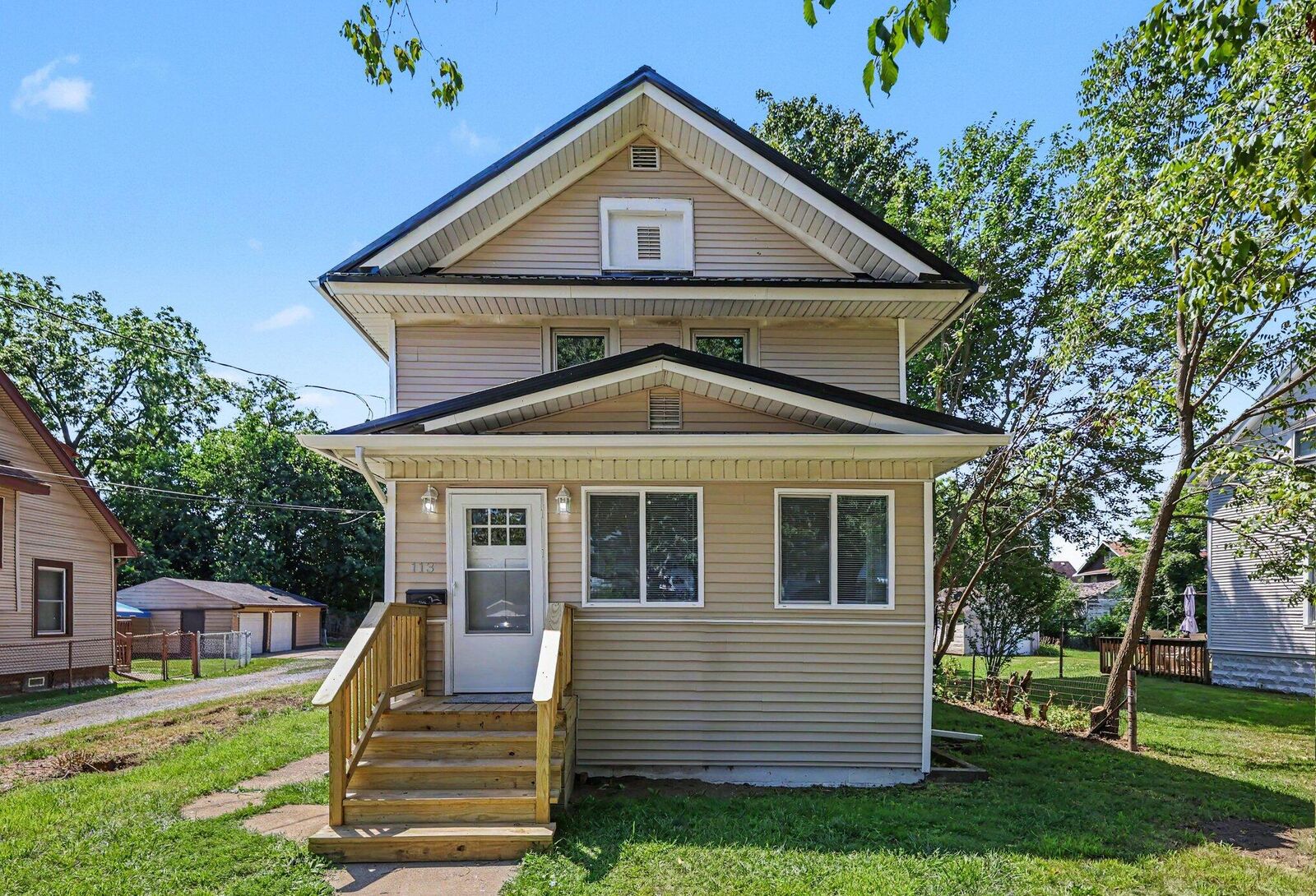 Property Photo: 113 E Robinson Street MI 49203