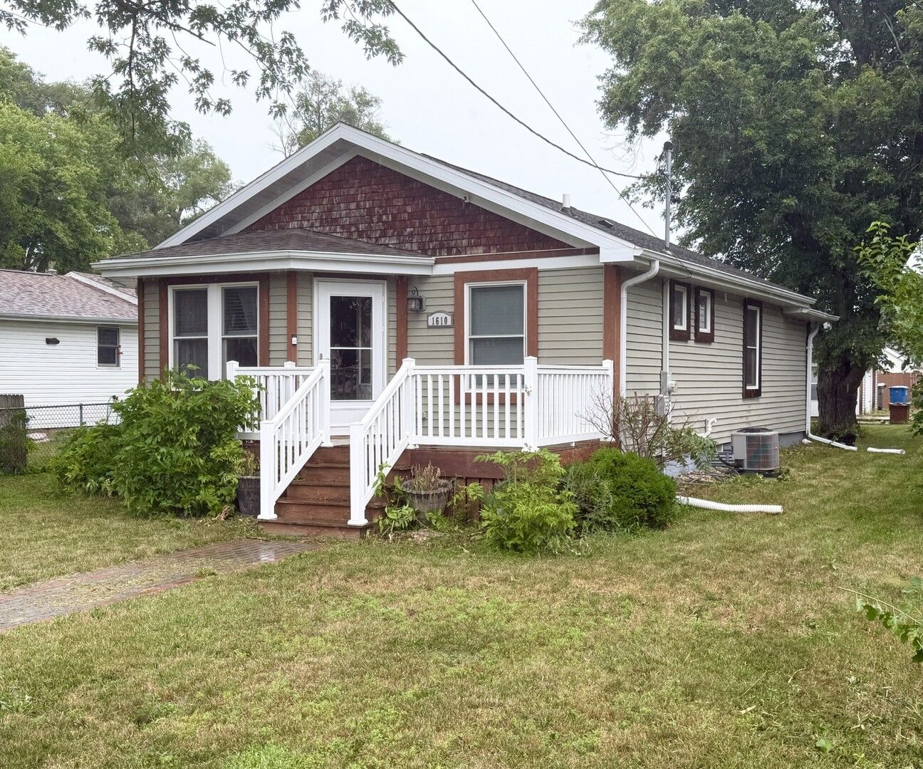 Property Photo:  1610 Poplar Street  IL 61350 