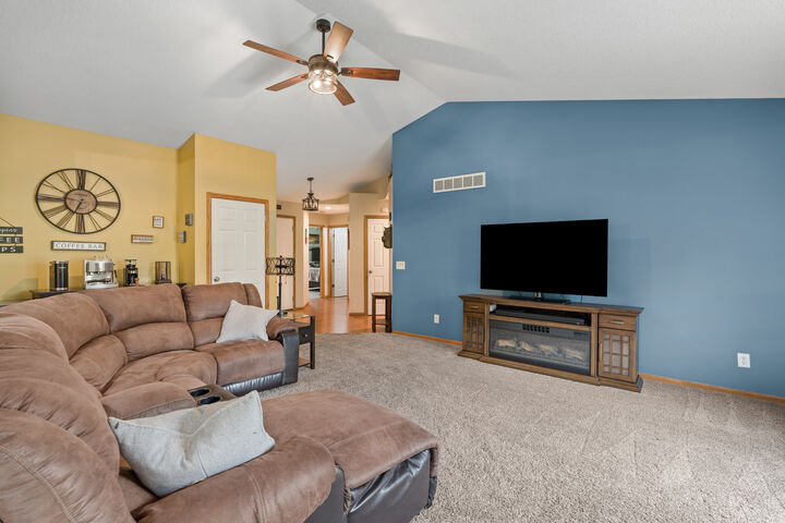 Property Photo: 2632 Revo Road IA 52806