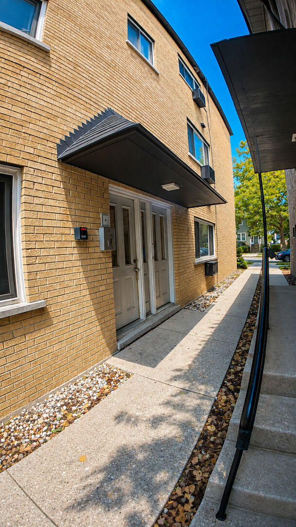 Property Photo: 1130 Dunlop Avenue 2C IL 60130