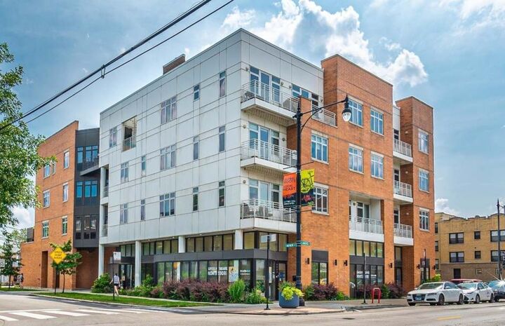Property Photo: 4770 N Manor Avenue 304 IL 60625