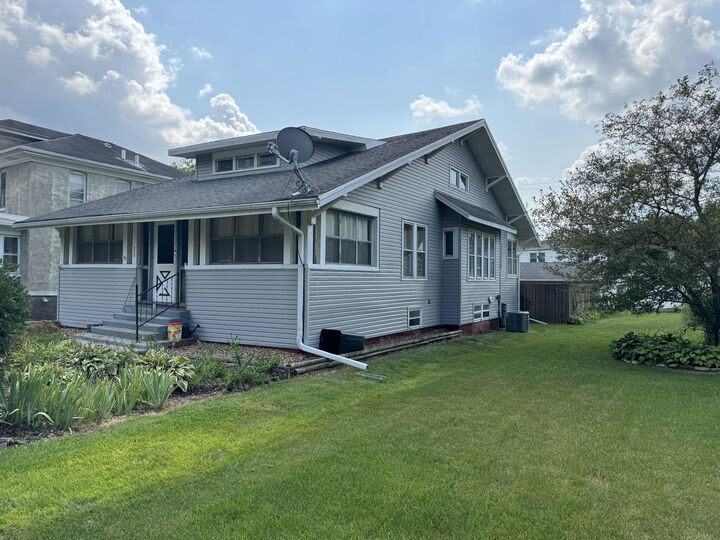 Property Photo:  212 Tinley Avenue  IL 61322 
