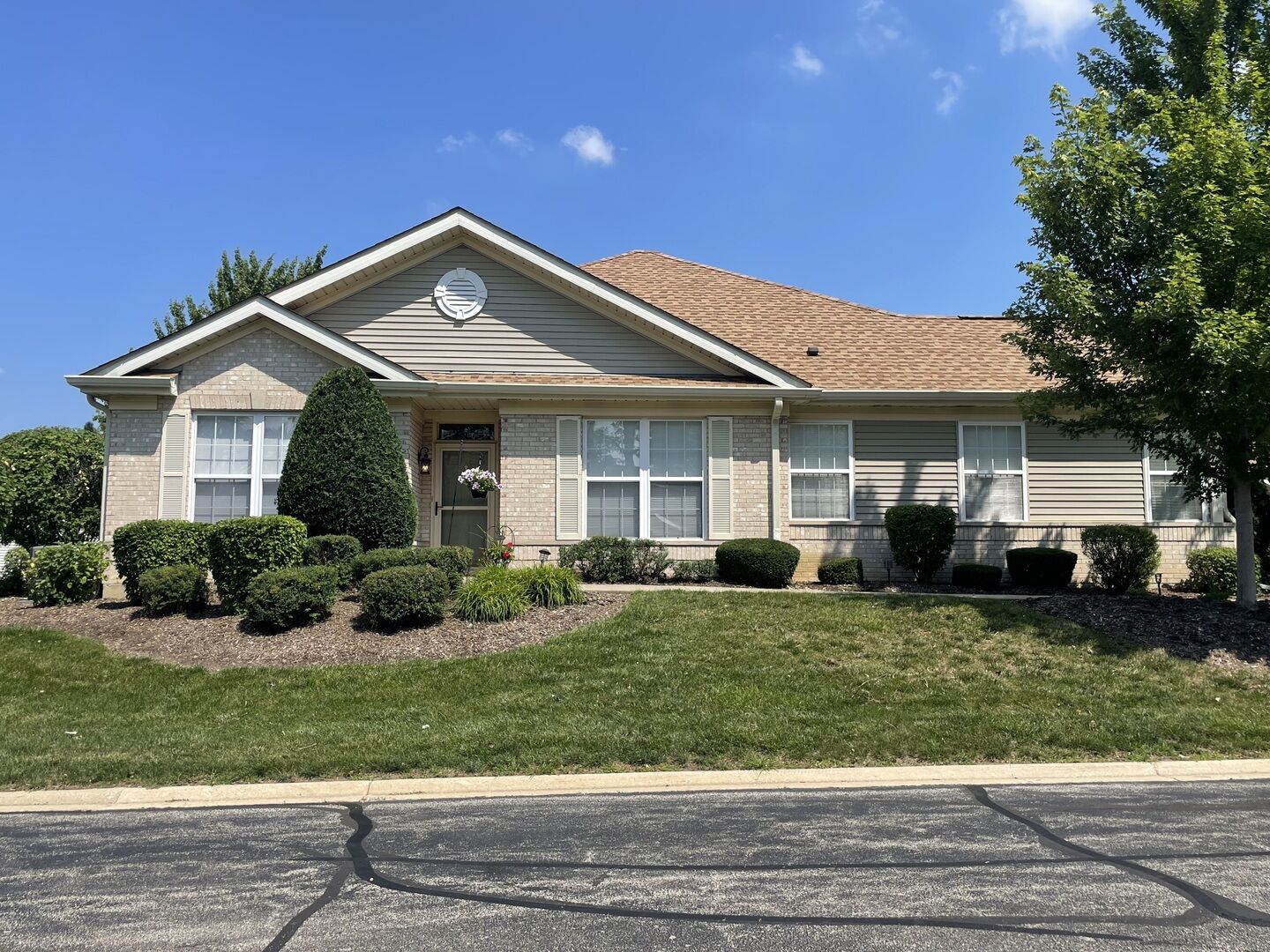 Property Photo:  21564 W Empress Lane  IL 60544 