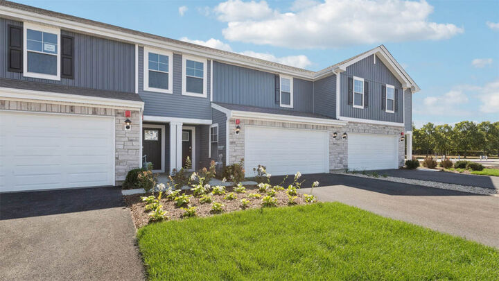 Property Photo: 3521 Richardson Circle IL 60560