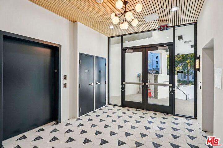 Property Photo: 1110 S Spaulding Avenue Ph5 CA 90019