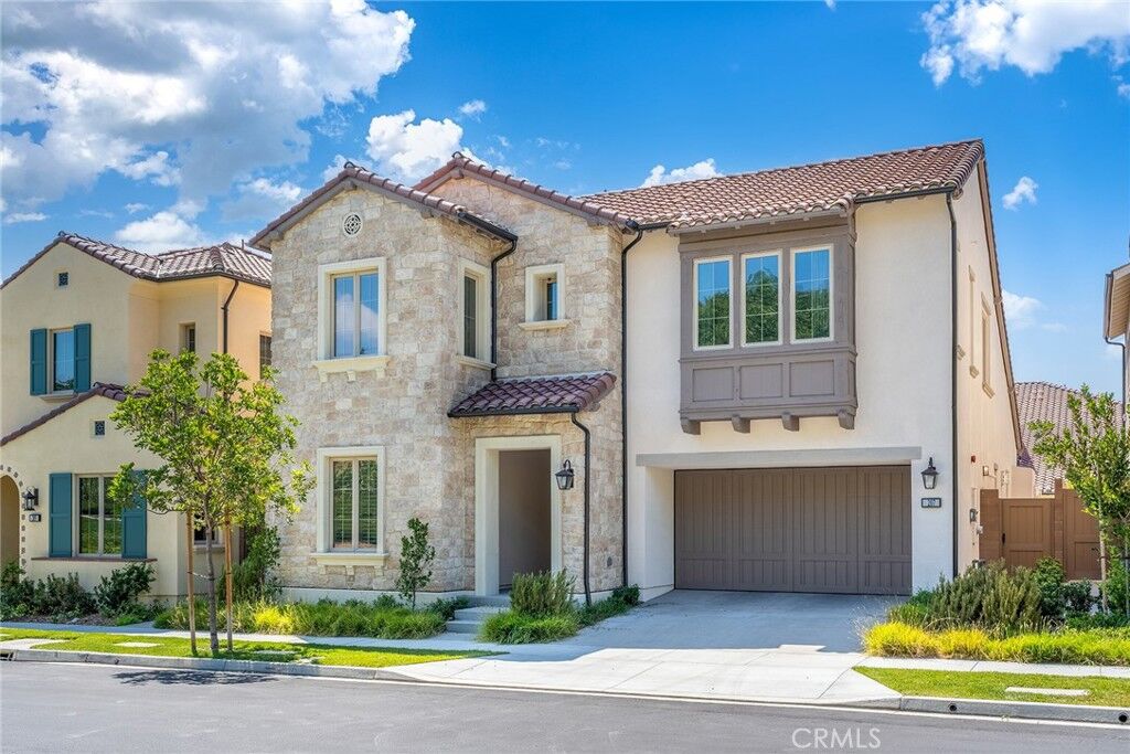 Property Photo:  207 Pinnacle  CA 92602 