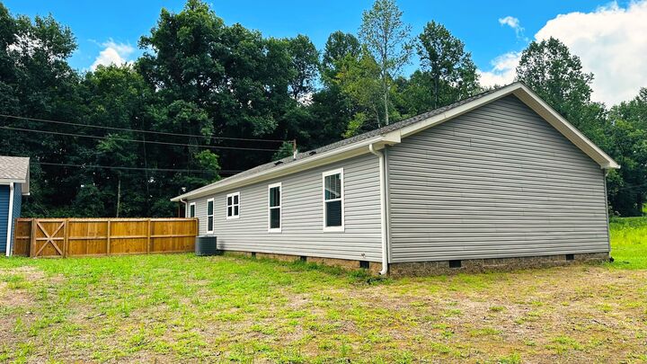 Property Photo: 2127 N Royal St TN 38305