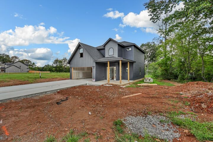 Property Photo: 807 Bluestem Way TN 37042