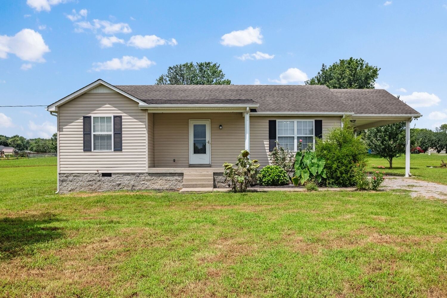Property Photo: 1655 Grace Ledford Rd TN 37091