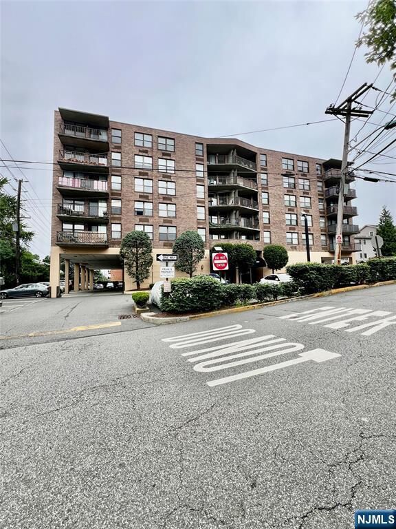 Property Photo:  200 Division Street 5J  NJ 07010 