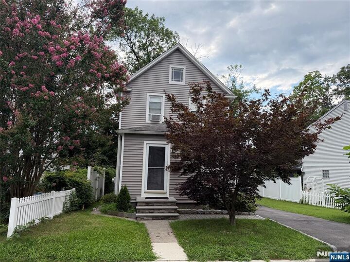 Property Photo:  24 Roosevelt Avenue  NJ 07621 