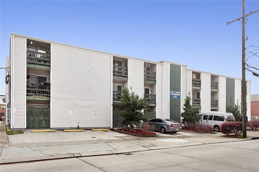 Property Photo:  4101 Hessmer Avenue 109  LA 70002 