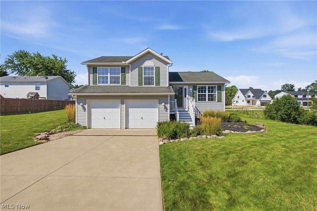 Property Photo: 900 Mallet Hill OH 44256