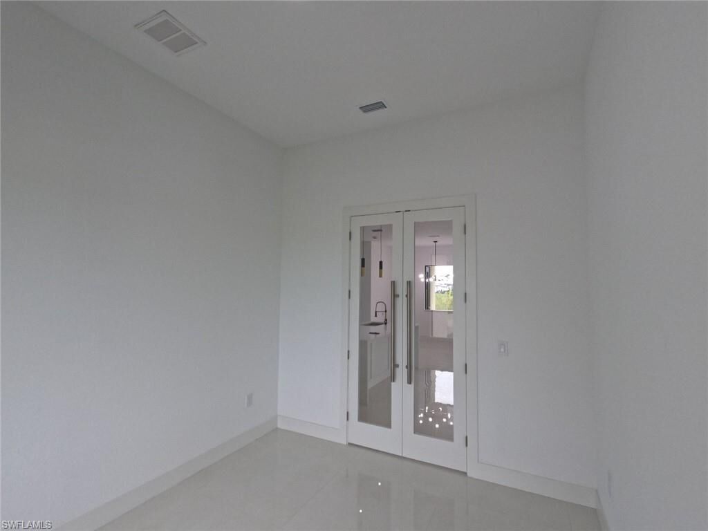 Property Photo: 2423 NW 6th St FL 33993