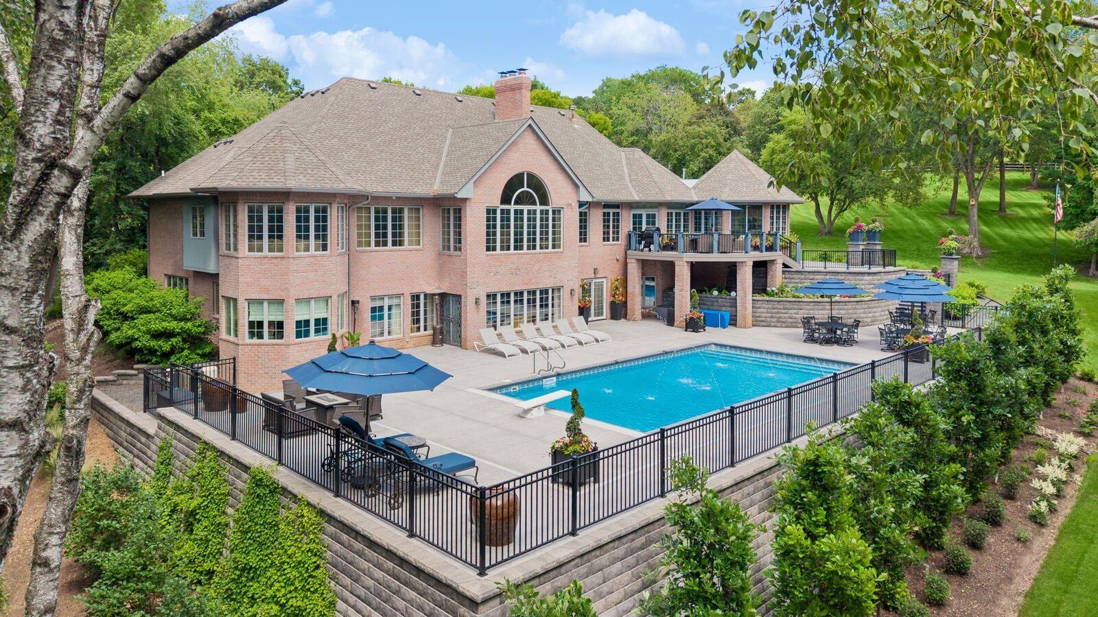 Property Photo:  300 Salem Church Road  MN 55118 