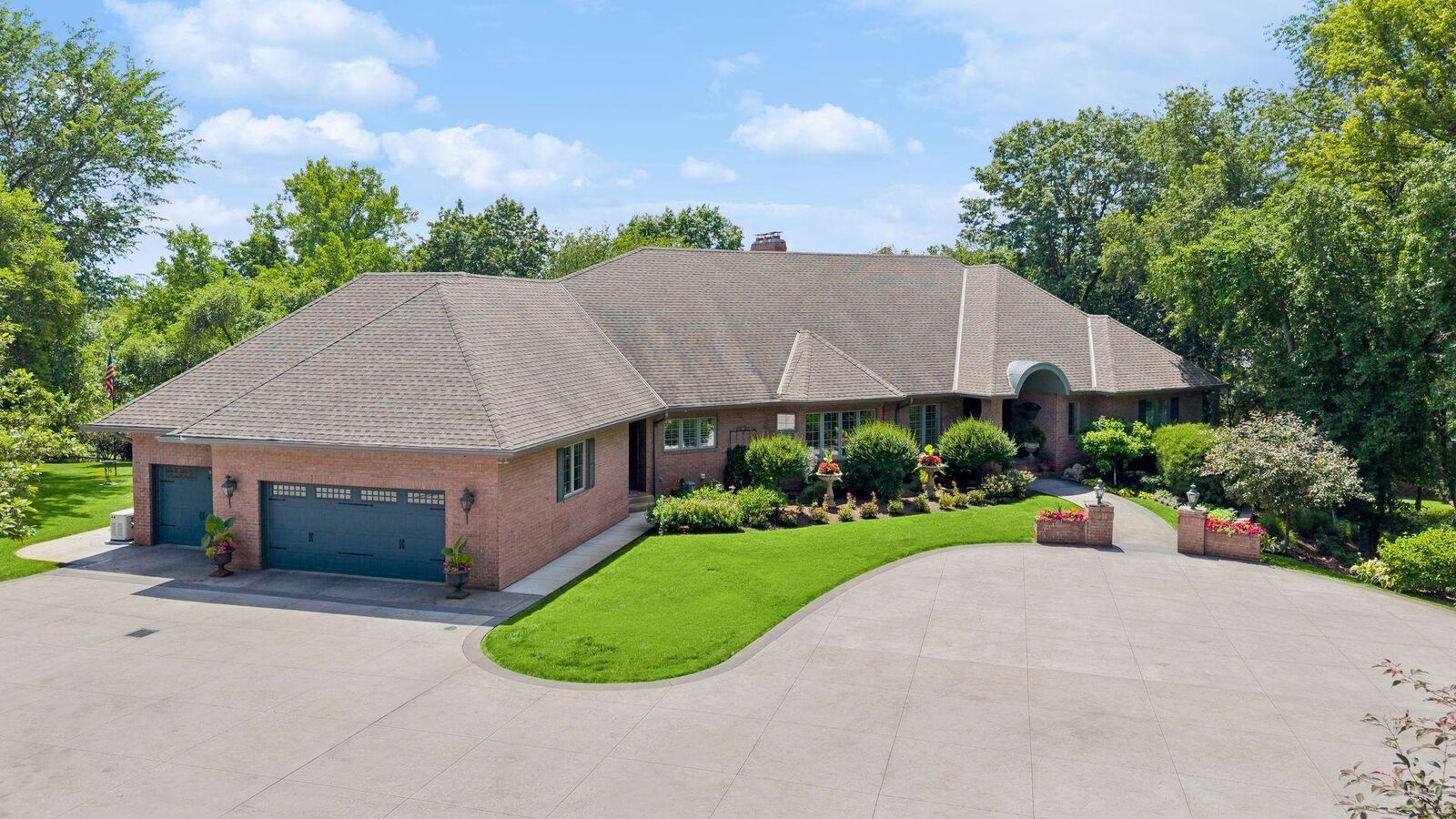 Property Photo:  300 Salem Church Road  MN 55118 
