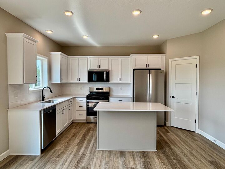 Property Photo:  837 Walnut Grove Lane  MN 55341 