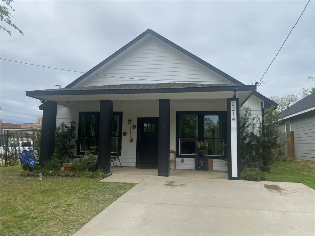 Photo de la propriété:  1410 E Royall Boulevard  TX 75148 