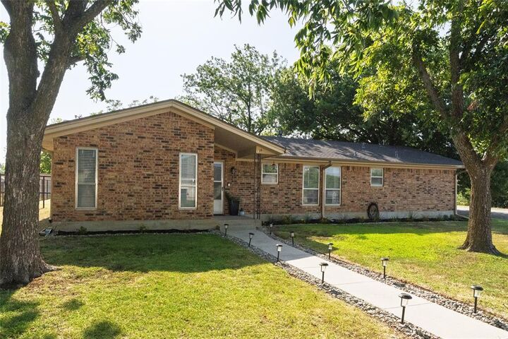 Property Photo: 239 S Pine Street TX 76252