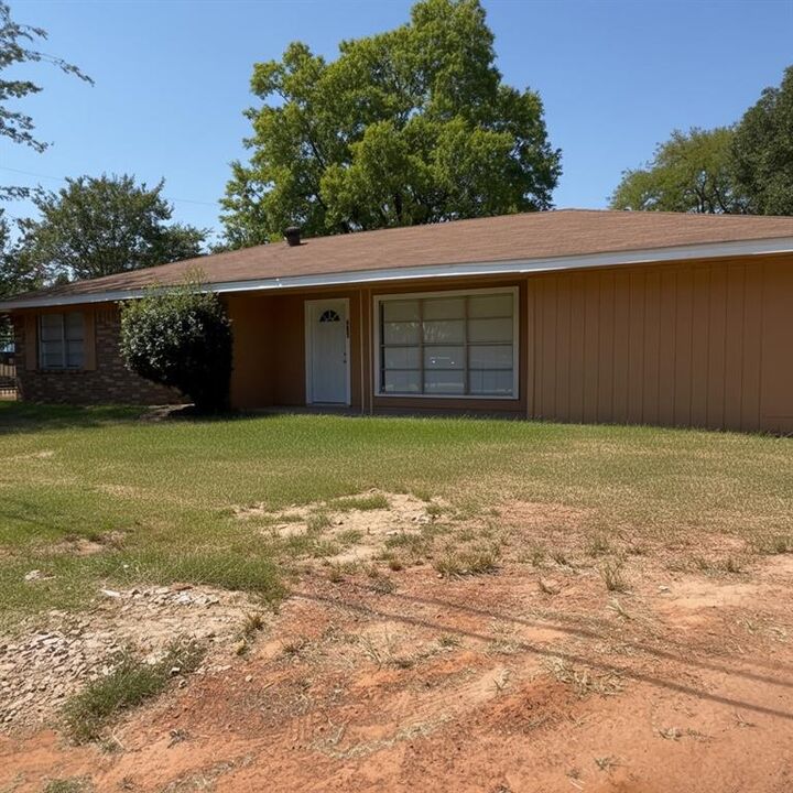 Property Photo:  403 Montgomery Street  TX 75686 