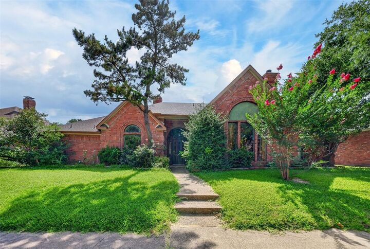 Property Photo: 2105 Rolling Oak Lane TX 75044