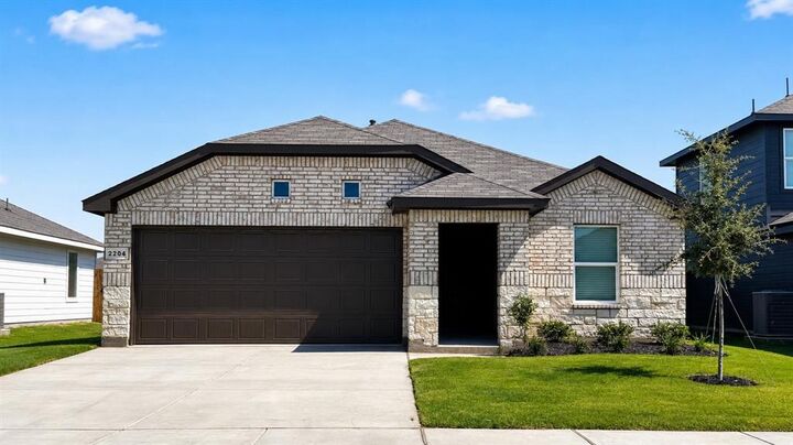 Property Photo: 2204 Bakersfield Drive TX 76036
