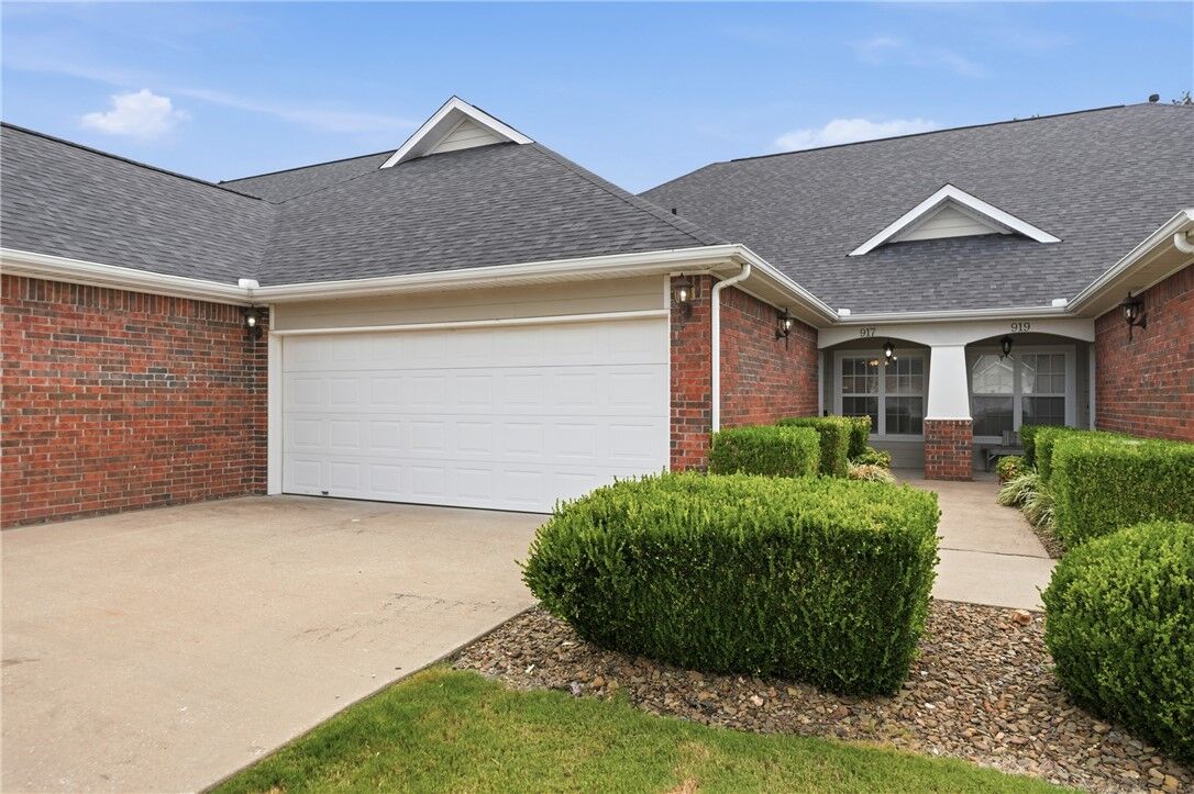 Property Photo:  917 S Lafayette Street  AR 72758 