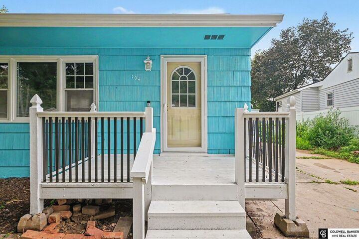 Property Photo:  104 Leisure Lane  NE 68005 
