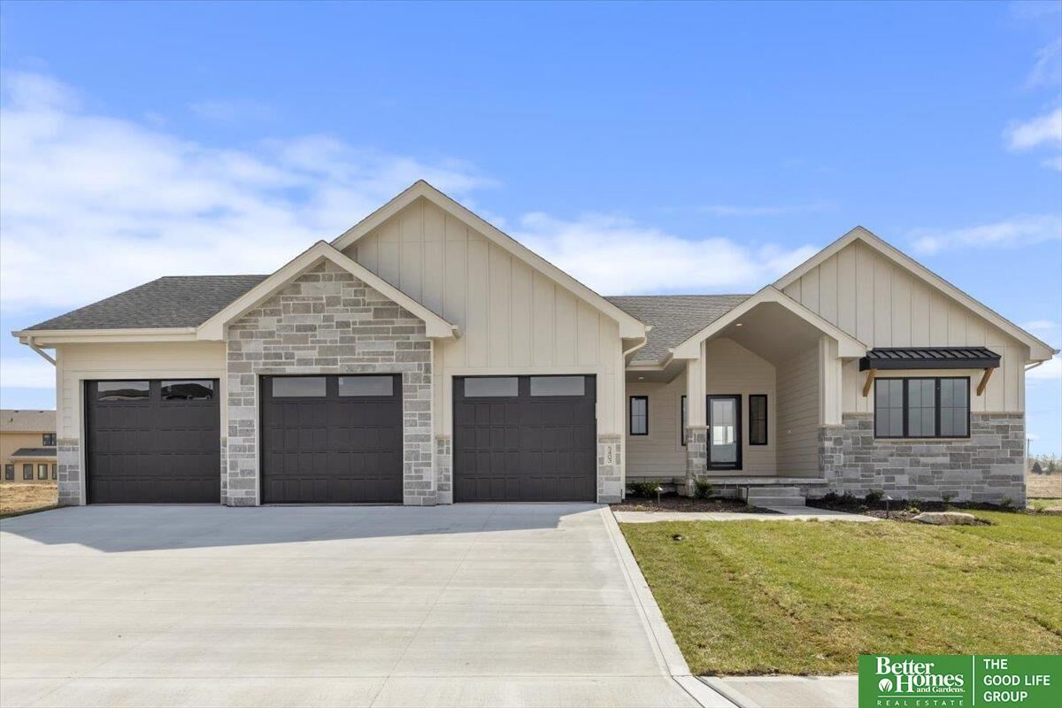 Property Photo:  10815 S 219 Street  NE 68028 