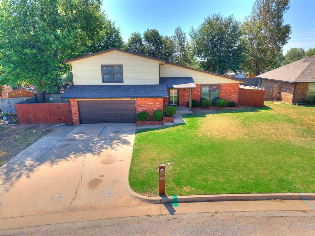 Property Photo: 11708 Oakdale Street OK 73099