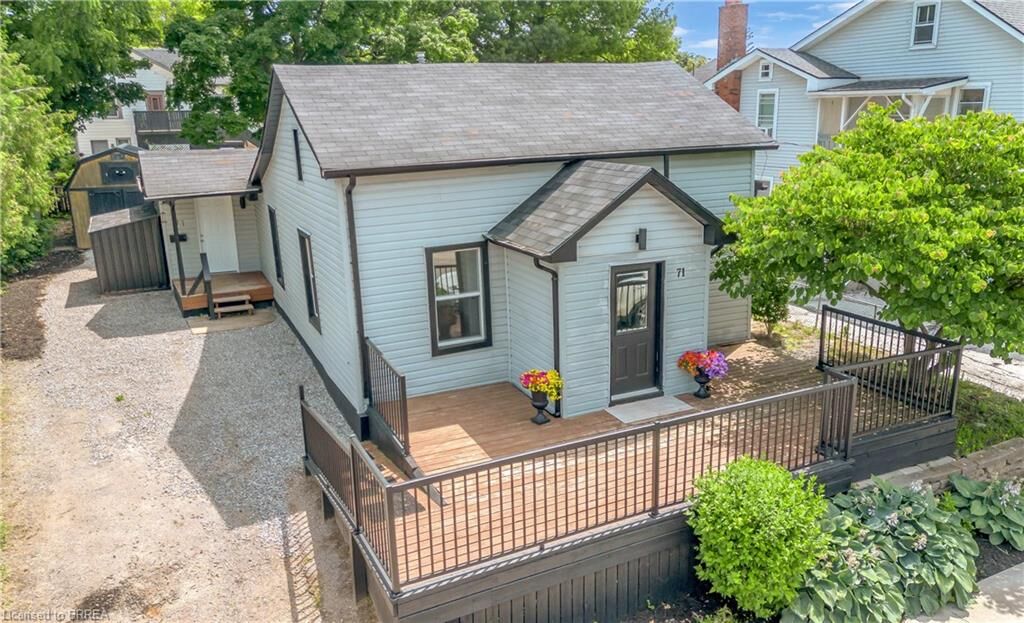 Property Photo: 71 Kent Street N ON N3Y 3S3