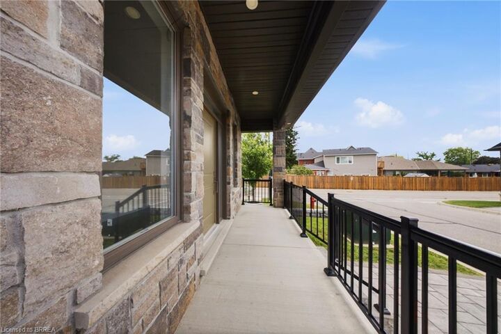 Property Photo: 6 Beckett Drive 10 ON N3T 6E5