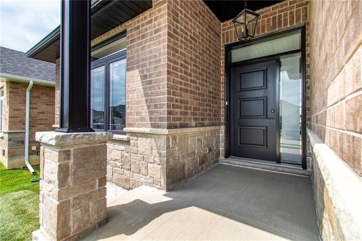 Property Photo: 82 Duchess Drive ON N4B 0B3