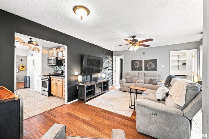 Property Photo:  115 W McClure Avenue  IL 61607 