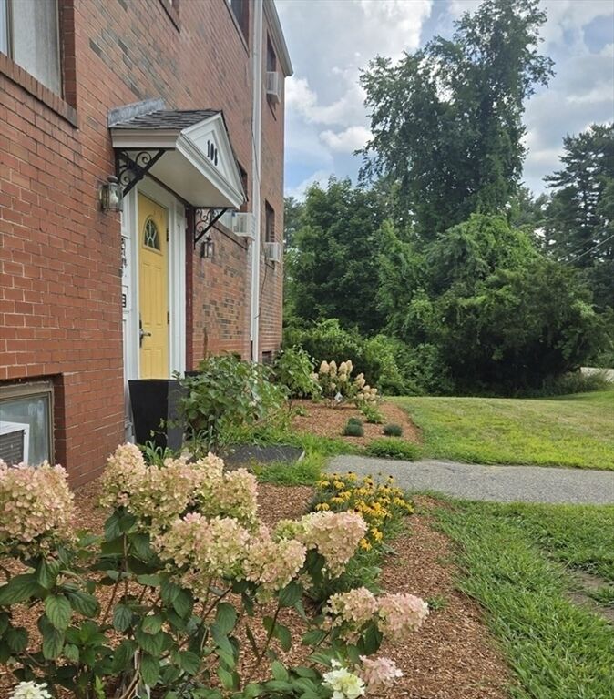 Property Photo: 108 E Main St 10 MA 01432